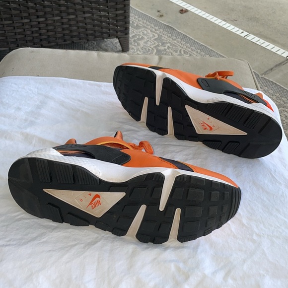 Nike Air Huarache Hot Curry Black White and Orange Sneakers Size 13 - Picture 9 of 11